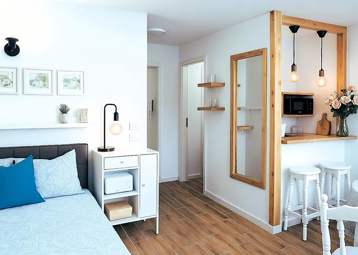 Live Punta Columbus Pool & Front Apartment