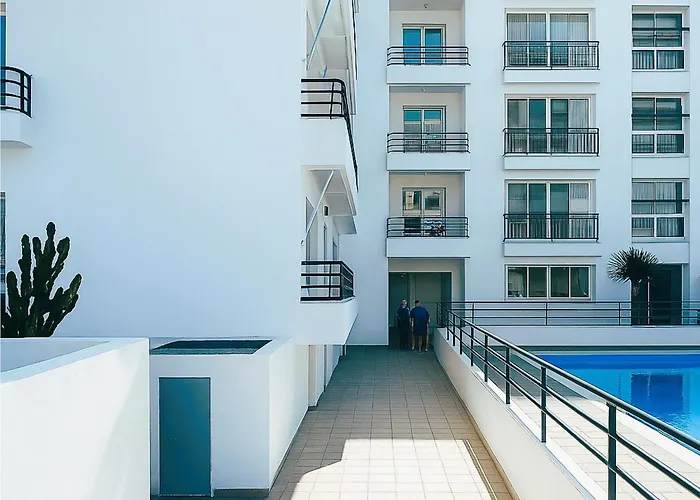 Apartment Live Punta Columbus Pool & Front *
