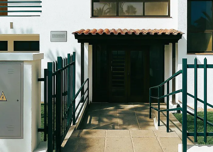 Apartment Live Punta Columbus Pool & Front