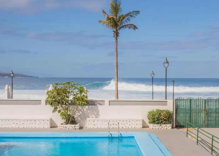 Live Punta Columbus Pool & Front Apartment