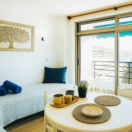 Live Punta Columbus Pool & Front *